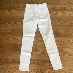 Hollister White Skinny Jeans with Sleek Fit